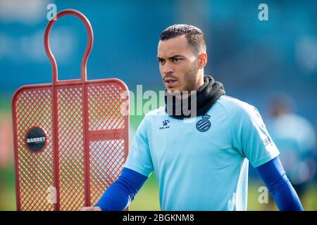 Raul de Tomas, calciatore professionista spagnolo, si allena con i suoi compagni di squadra di RCD Espanyol alla "Ciutat Esportiva Dani Jarque" di Sant Adria de Bes Foto Stock