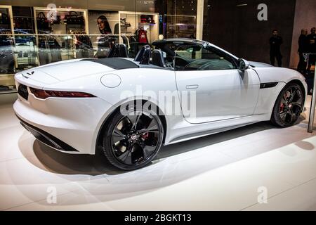 Bruxelles, Belgio, gennaio 2020 Jaguar F-Type Convertible, Brussels Motor Show, cabrio a due posti prodotto da Jaguar britannica Foto Stock