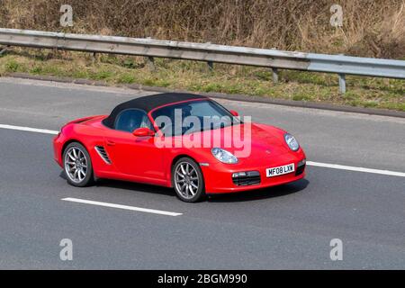 2008 Red Porsche Boxster; veicoli veicolari in movimento, veicoli in circolazione su strade britanniche, motori, motorizzazione sull'autostrada M6 Foto Stock