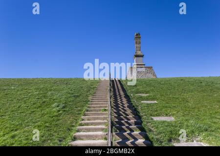 Statua dell'uomo di pietra sulla diga di Harlingen, Olanda Foto Stock