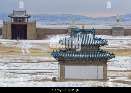 KHARKORIN, MONGOLIA, 7 marzo 2020 : il monastero di Erdene Zuu è il primo monastero buddista sopravvissuto in Mongolia. I comunisti ordinarono il monast Foto Stock