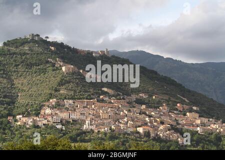 Alvito, Italia - 8 giugno 2017: Panorama sulle case di Alvito in provincia di Frosinone in Val Comino Foto Stock