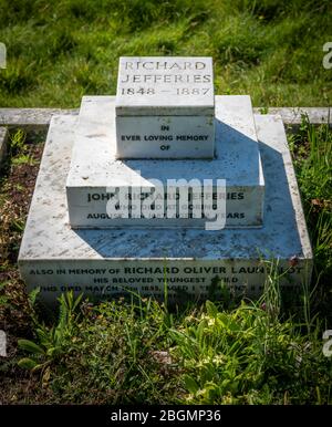 La tomba del romanziere vittoriano e naturalista Richard Jefferies in Broadwater Cemetery, Worthing, West Sussex, Regno Unito Foto Stock
