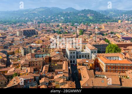 Bologna, Emilia Romagna, Italia. Vista complessiva del centro storico della città. Foto Stock