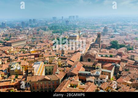 Bologna, Emilia Romagna, Italia. Vista complessiva del centro storico della città. Foto Stock