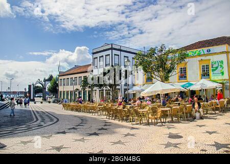 Paesaggio urbano a Ponta Delgada, capitale delle Azzorre, isola di São Miguel, la più grande isola dell'arcipelago delle Azzorre, isola del portogallo, europa Foto Stock