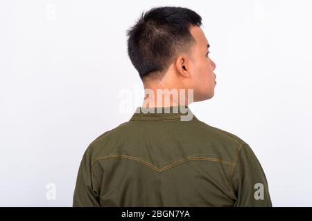 Vista posteriore di primo piano di un giovane uomo asiatico Foto Stock