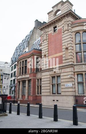 Red Brick Stone Dressings architettura Parliament Square RICS 12 Great George St, Westminster, London SW1P di Alfred Waterhouse Foto Stock