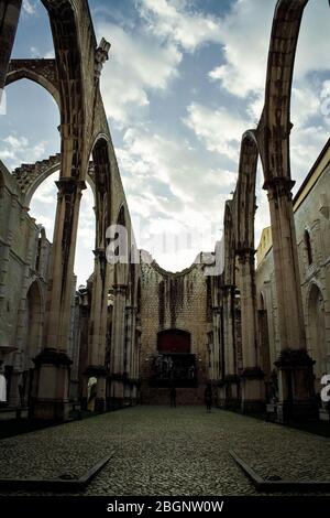 La rovina della Igreja do Carmo chiesa di Lisbona, Portogallo Foto Stock