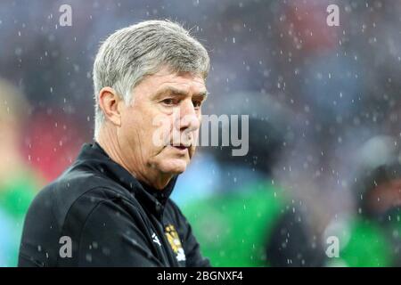 LONDRA, INGHILTERRA Brian Kidd di Manchester City dopo la sconfitta della città contro Wigan nella fa Cup con Budweiser finale partita tra Manchester City e Wigan Athletic al Wembley Stadium di Londra Sabato 11 maggio 2013.(Credit: MI News) Foto Stock