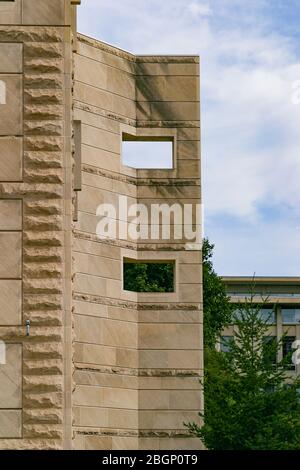 Esempi di architettura moderna a Ives Hall nel campus universitario di Cornell a Ithaca, NY Foto Stock