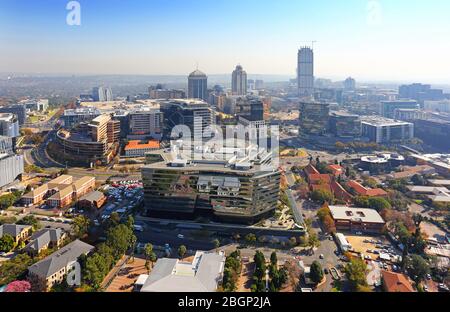 Foto aerea della sede centrale di Sasol e del CBD di Sandton Foto Stock