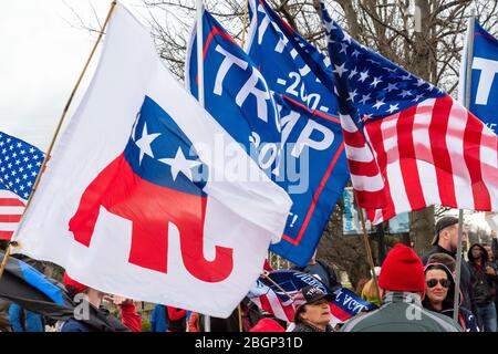 CHARLOTTE, NORTH CAROLINA/USA - 7 febbraio 2020: I sostenitori di Trump attendono la visita del Presidente a Charlotte, North Carolina, il 7 febbraio 2020 Foto Stock