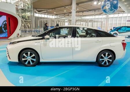 La nuova cella feul Toyota Mirai è stata mostrata la sua tecnologia alla Toyota Gazoo Racing galleria della città di Daiba, che mostra la tecnologia più recente Foto Stock