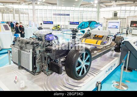 Il nuovo motore e telaio Toyota Mirai della cella feul sono stati mostrati la sua tecnologia alla galleria della Toyota Gazoo Racing a Daiba città che mostra t Foto Stock
