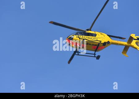 Questo elicottero WPD Eurocopter EC135 è utilizzato principalmente nell'industria della distribuzione dell'elettricità per la manutenzione e la riparazione delle sue reti Foto Stock