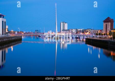 Millennium Foot Bridge, SA1 Area, Swansea Marina, Galles, Regno Unito Foto Stock