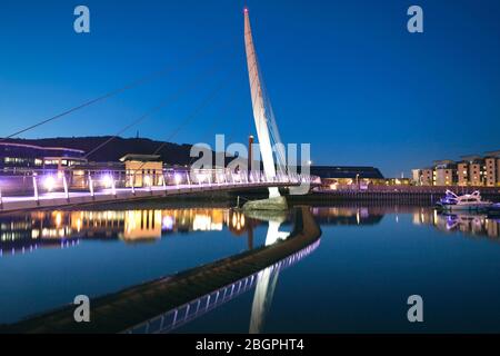 Millennium Foot Bridge, SA1 Area, Swansea Marina, Galles, Regno Unito Foto Stock