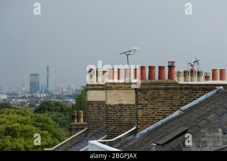 Vista da Highgate West Hill, che guarda attraverso Londra durante una tempesta, Highgate West Hill, Londra, Regno Unito. 1 settembre 2015 Foto Stock