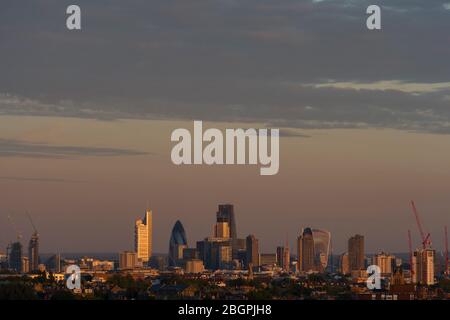Vista da Highgate West Hill, della City of London, del quartiere finanziario, di Highgate West Hill, Londra, Regno Unito. 21 ago 2015 Foto Stock
