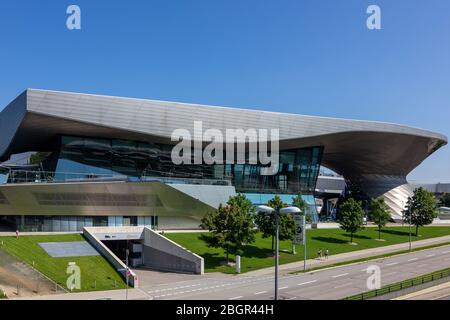 BMW Welt, vicino Olympiapark, Monaco, Germania, marzo 2020. Foto Stock