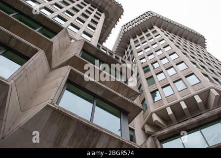 1970 Brutalist Architecture Ministry of Justice, 102 Petty France, Westminster, Londra SW1H by Fitzroy Robinson & Partners Foto Stock