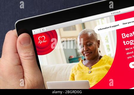 Sito Web della British Heart Foundation su un iPad Foto Stock