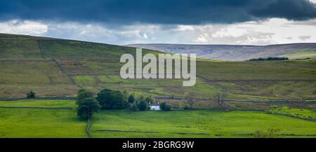 Homestead in paesaggio pittoresco nel Parco Nazionale del Northumberland vicino a Walltown Crags, Inghilterra Foto Stock