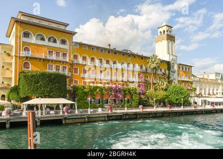 GARDONE RIVIERA, Italia - Settembre 2018: il Grand Hotel Gardone a Gardone Riviera sul lago di Garda. Foto Stock