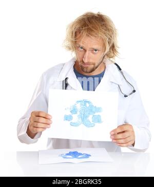 Psicoterapeuta divertente che tiene il test di Rorschach Foto Stock