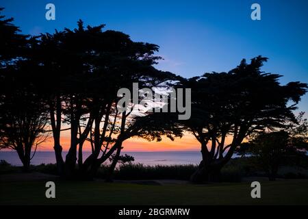 Tramonto sulla baia di St Ouen sulla costa occidentale di Jersey, Channel Isles Foto Stock