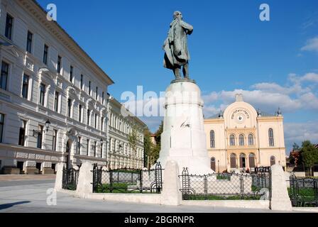 Piazza Kossuth con Sinagoga a Pecs, Ungheria Foto Stock