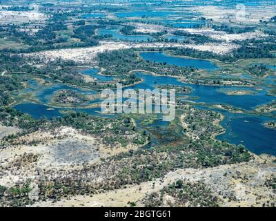 Veduta aerea del Delta di Okavango durante le condizioni di siccità all'inizio dell'autunno, Botswana, Sudafrica. Foto Stock