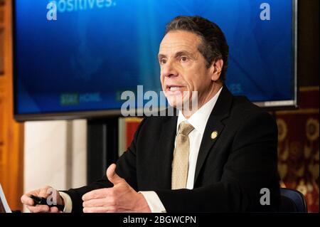 Albany, 22 aprile 2020. 22 aprile 2020 - Albany, NY, Stati Uniti: Il governatore di New York Andrew Cuomo (D) parla alla conferenza stampa al Campidoglio dello Stato. (Foto di Michael Brochstein/Sipa USA) Credit: Sipa USA/Alamy Live News Foto Stock