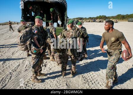 JACKSONVILLE, USA - OTTOBRE 20: Soldati francesi su una spiaggia pronti per l'esercizio Amphibious Bold Alligator organizzato dalla Marina americana e dalla M Foto Stock