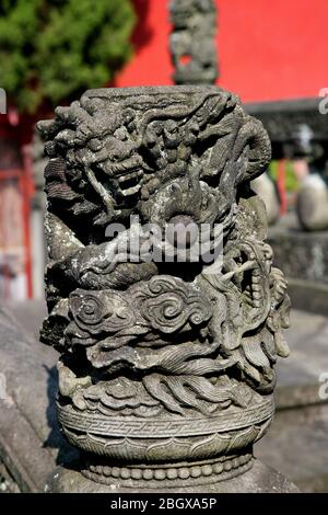 L'iscrizione di pietra sulla rotaia curva del ponte di pietra Shuangguitang arco di shuanggeDouble Dragon gioca Pearls Wanzhu Mountain Liangping County Chongqing Foto Stock