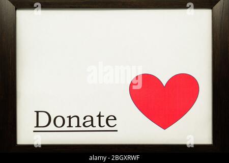 La parola "Don" su sfondo bianco accanto a un cuore rosso Foto Stock