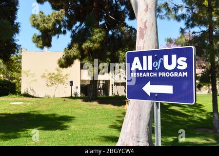 IRVINE, CALIFORNIA - 22 APRILE 2020: Firma per il programma di ricerca All of US sul Campus dell'Università della California Irvine. Foto Stock