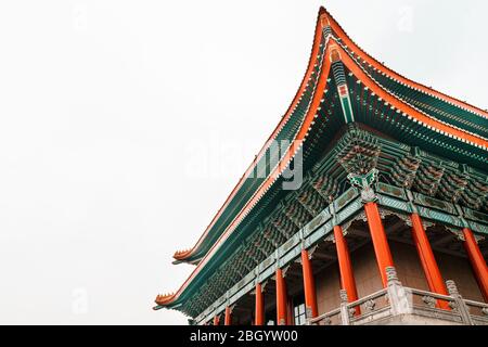 Primo piano della Sala del Teatro Nazionale di Taiwan presso il cancello principale sulla destra, presso la Piazza della democrazia di Taiwan Nazionale di Chiang Kai-Shek Memorial Hall. Foto Stock