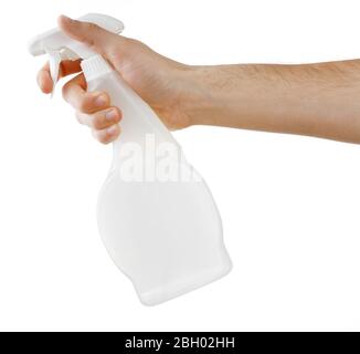 Mano maschio con spruzzatore isolato su sfondo bianco Foto Stock