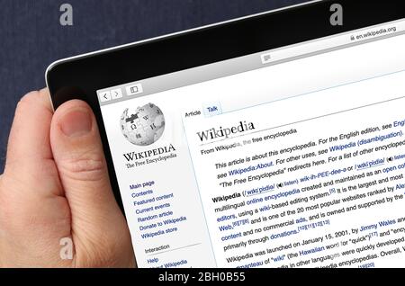Sito web di Wikipedia visualizzato su un iPad Foto Stock