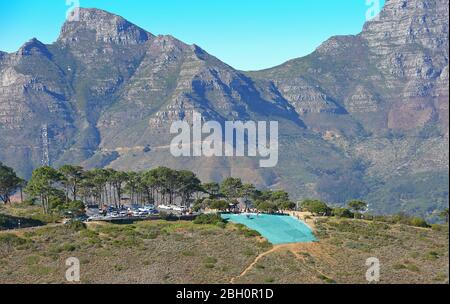 Foto aerea del pad di lancio in parapendio Lion's Head con Table Mountain sullo sfondo Foto Stock