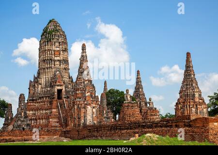 Resti di templi buddisti nel sito storico di Ayutthaya, Thailandia Foto Stock