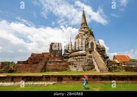 Resti di templi buddisti nel sito storico di Ayutthaya, Thailandia Foto Stock