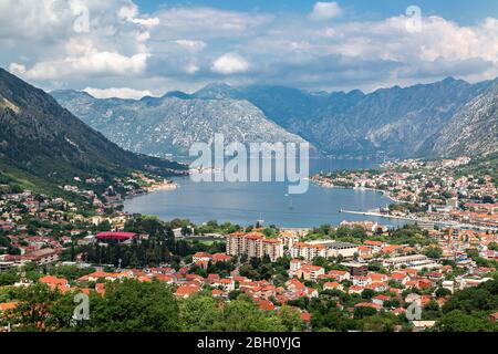 Vista aerea sulla baia di Cattaro in Montenegro Foto Stock
