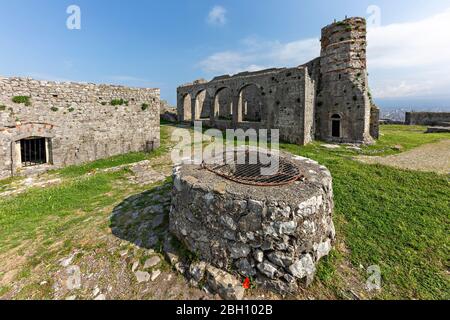 Vista sui resti del Castello di Rozafa nella città di Shkodra, Albania Foto Stock