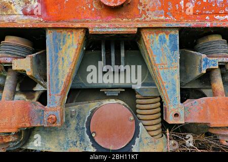 Sospensione abbandonata di un'automobile ferroviaria dall'era comunista in Albania Foto Stock