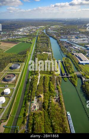 , Raffinieri Glesenkirchen un impianto di chiuse nel canale Rhein-Herne-Kanal a Gelsenkirchen, 20.04.2016, vista aerea, Germania, Renania settentrionale-Vestfalia, Area della Ruhr, Gelsenkirchen Foto Stock