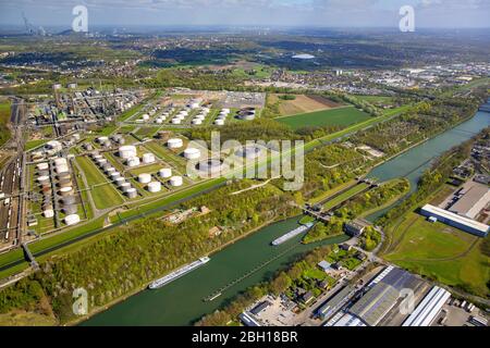 , Raffinieri Glesenkirchen un impianto di chiuse nel canale Rhein-Herne-Kanal a Gelsenkirchen, 20.04.2016, vista aerea , Germania, Renania settentrionale-Vestfalia, Area della Ruhr, Gelsenkirchen Foto Stock