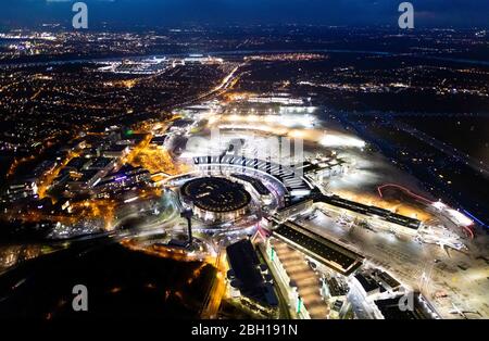 Aeroporto di Duesseldorf di notte, 18.01.2020, vista aerea, Germania, Renania Settentrionale-Vestfalia, basso Reno, Dusseldorf Foto Stock